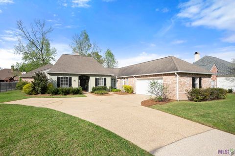 Photo of 16131 Indigo Ridge Ave Ave, Baton Rouge, LA 70817 (MLS # BR2026004921)