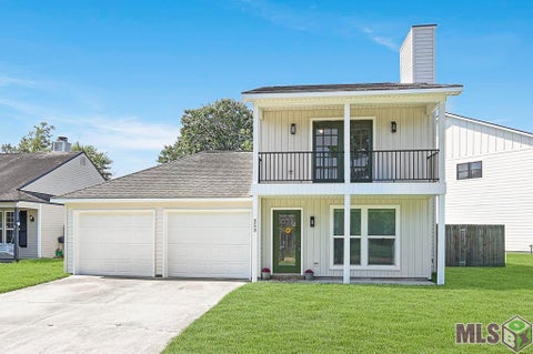 Photo of 553 Hadley Dr Dr, Baton Rouge, LA 70820 (MLS # BR2026014278)