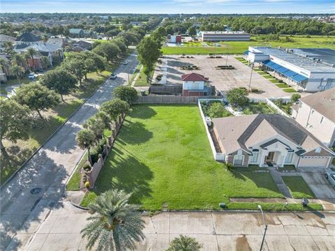 Photo of 11401 Melvin Place Pl, New Orleans, LA 70128 (MLS # NO2559831)