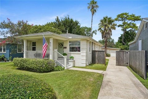 Photo of 417 Carnation Avenue Ave, Metairie, LA 70001 (MLS # NO2567895)