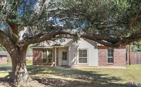 Photo of 4447 Cherry Ct Ct, Zachary, LA 70791 (MLS # BR2026002301)