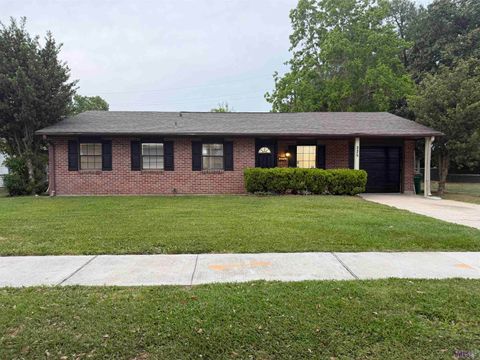 Photo of 325 Concord Dr Dr, Laplace, LA 70068 (MLS # BR2026007955)