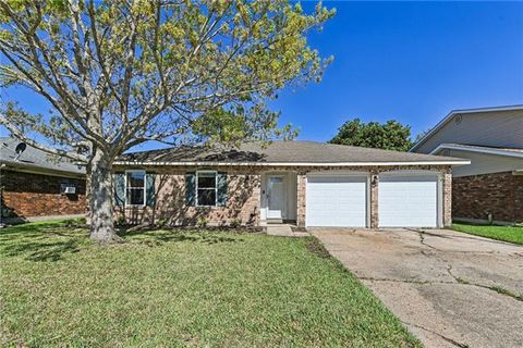 Photo of 2015 Spanish Oaks Drive Dr, Harvey, LA 70058 (MLS # NO2546172)