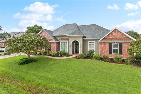 Photo of 108 Liveoak Lane Ln, Luling, LA 70070 (MLS # NO2543193)