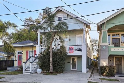 Photo of 729 Lyons Street St #A, New Orleans, LA 70115 (MLS # NO2558985)