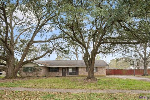 Photo of 3466 Nelson St St, Zachary, LA 70791 (MLS # BR2026005511)