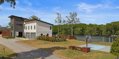 Photo of 984 Marina Boulevard BLVD, Mandeville, LA 70471 (MLS # NO2552542)