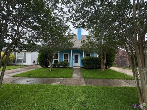 Photo of 951 E Tom Stokes Ct Ct, Saint George, LA 70810 (MLS # BR2026008751)