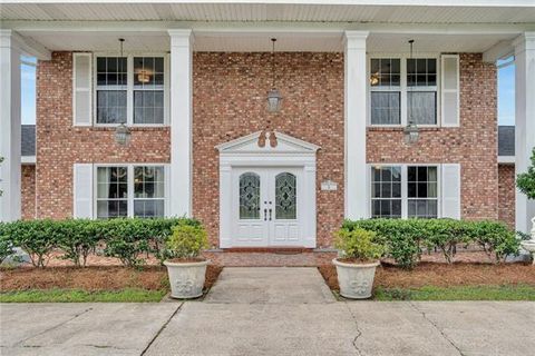 Photo of 6 W Levert Drive Dr, Luling, LA 70070 (MLS # NO2554936)