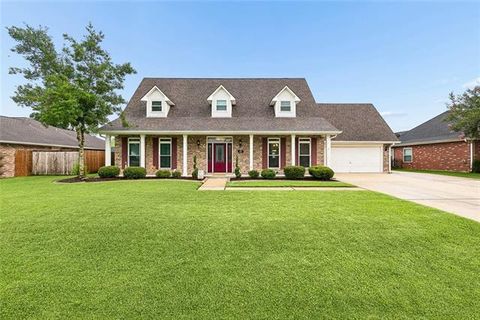 Photo of 127 Magnolia Court Ct, Luling, LA 70070 (MLS # NO2563105)