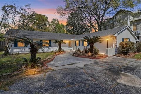 Photo of 334 West Street St, Mandeville, LA 70448 (MLS # NO2547088)