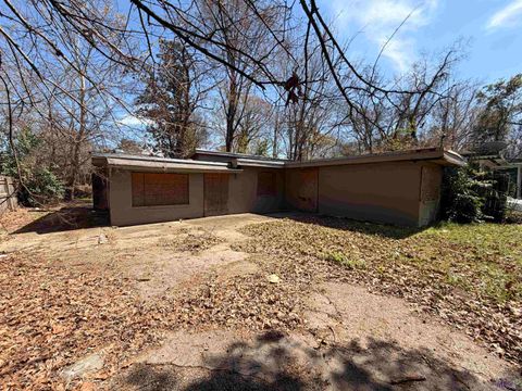 Photo of 3250 Elm Dr Dr, Baton Rouge, LA 70805 (MLS # BR2026004668)