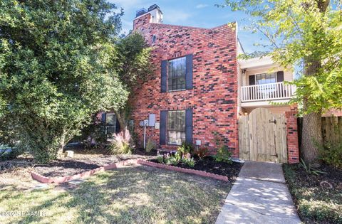 Photo of 21 Courtyard Circle, Lafayette, LA 70508 (MLS # 2500005488)