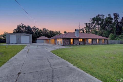 Photo of 12140 Oakline Acres Rd, St. Amant, LA 70774 (MLS # BR2026011931)
