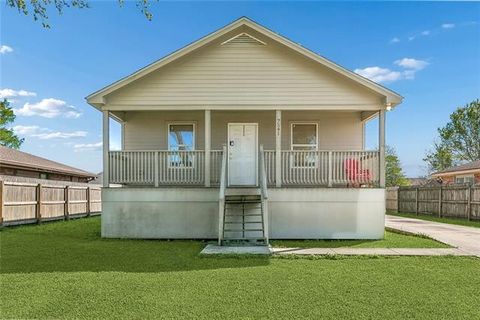 Photo of 7541 Crestmont Road Rd, New Orleans, LA 70126 (MLS # NO2548476)