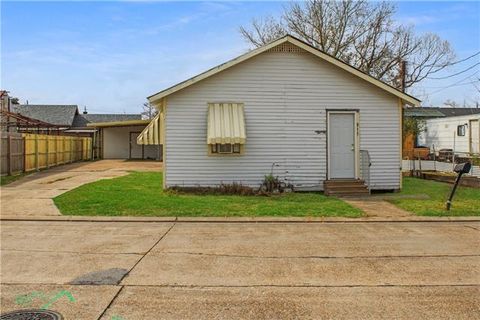 Photo of 815 Williams Avenue Ave, Houma, LA 70364 (MLS # NO2545171)