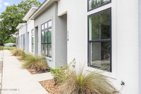 Photo of 122 S Jefferson Street, Broussard, LA 70518 (MLS # 2600003895)