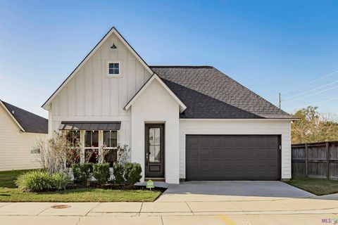 Photo of 8810 Southlawn Dr Dr, Baton Rouge, LA 70810 (MLS # BR2026000042)