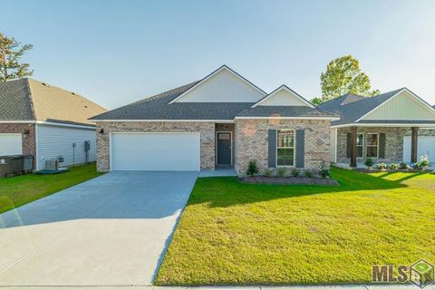 Photo of 13312 Bellacosa Ave Ave, Baton Rouge, LA 70817 (MLS # BR2026008132)