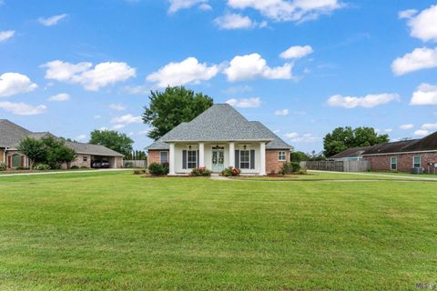 Photo of 36494 Page Dr Dr, Denham Springs, LA 70706 (MLS # BR2026009791)