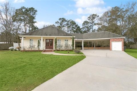 Photo of 46425 Country Lane Ln, Hammond, LA 70401 (MLS # NO2543382)