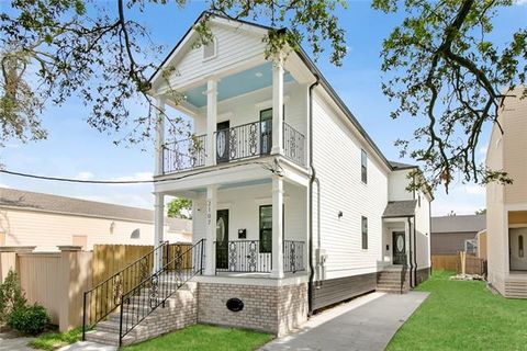 Photo of 2105 Bienville Street St, New Orleans, LA 70112 (MLS # NO2555712)