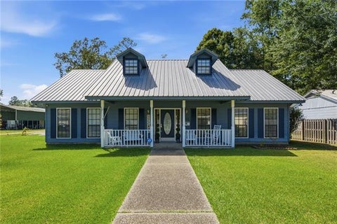 Photo of 725 St. Augustine Street St, Bogalusa, LA 70427 (MLS # NO2571431)