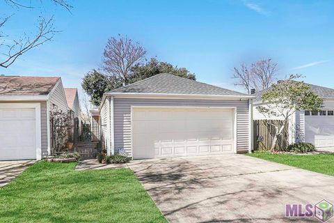 Photo of 5942 N Fort Clarke Dr Dr, Baton Rouge, LA 70817 (MLS # BR2026004270)