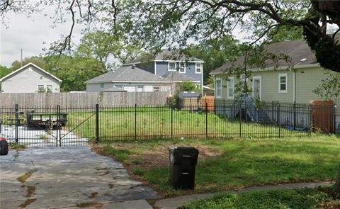 Photo of 4527 Paris Avenue Ave, New Orleans, LA 70122 (MLS # NO2560893)