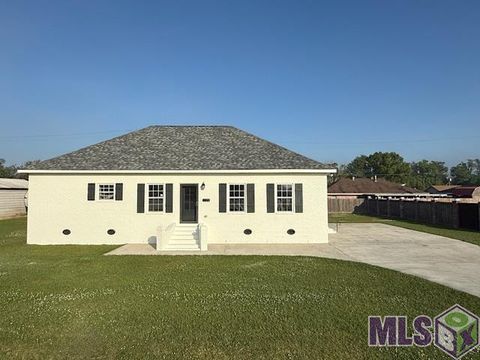 Photo of 129 Fern Lane Ln, Houma, LA 70364 (MLS # BY2026005329)