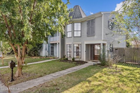 Photo of 18 Courtyard Circle, Lafayette, LA 70508 (MLS # 2500004340)