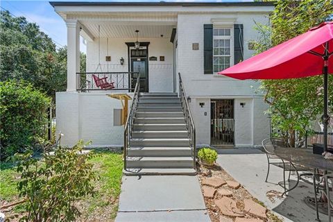 Photo of 7602 Burthe Street St, New Orleans, LA 70118 (MLS # NO2559762)