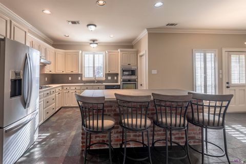 Photo of 1223 E Stanwick Pl Pl, Saint George, LA 70810 (MLS # BR2026002190)