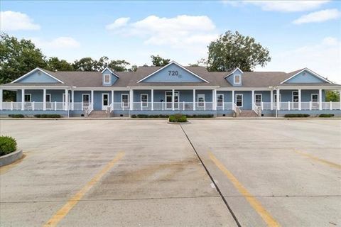 Photo of 720 W 21st Avenue Ave #E, Covington, LA 70433 (MLS # NO2546844)