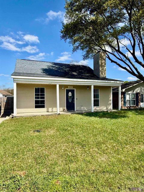 Photo of 8725 Fairoaks St St, Denham Springs, LA 70726 (MLS # BR2026004860)