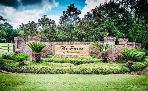 Photo of 106 Cypress Crossing Drive, Belle Chasse, LA 70037 (MLS # NO2556125)