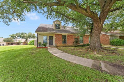 Photo of 2456 Brightside Dr Dr, Baton Rouge, LA 70820 (MLS # BR2026009816)