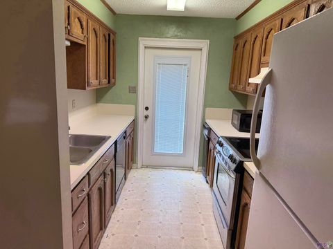 Photo of 4624 Parkoaks Dr Dr #9, Baton Rouge, LA 70816 (MLS # BR2026002481)