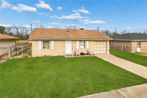 Photo of 413 Capitol Drive Dr, Westwego, LA 70094 (MLS # NO2542427)