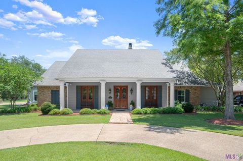 Photo of 542 High Lake Dr Dr, Baton Rouge, LA 70810 (MLS # BR2026009194)