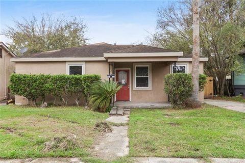 Photo of 3522 Joliet Street St, New Orleans, LA 70118 (MLS # NO2559209)