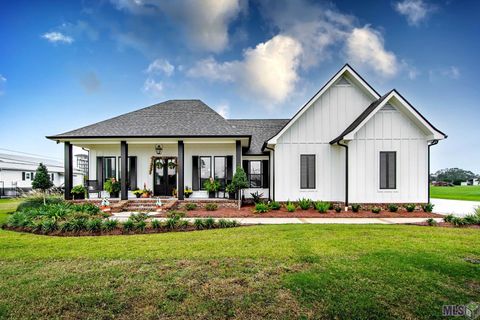 Photo of 2811 Bayou Blue Rd Rd, Houma, LA 70364 (MLS # BY2026007678)