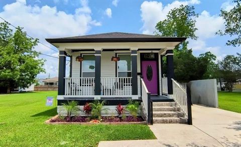 Photo of 624 Thayer Street St, New Orleans, LA 70114 (MLS # NO2565896)