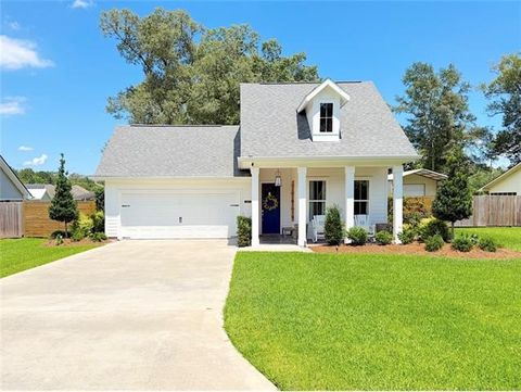 Photo of 120 N 13th Street, Ponchatoula, LA 70454 (MLS # NO2560509)