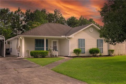 Photo of 170 S Cherrywood Lane Ln, Pearl River, LA 70452 (MLS # NO2567727)