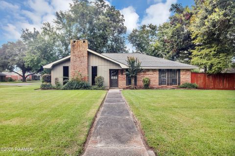 Photo of 101 Tudor Circle, Lafayette, LA 70506 (MLS # 2500002607)