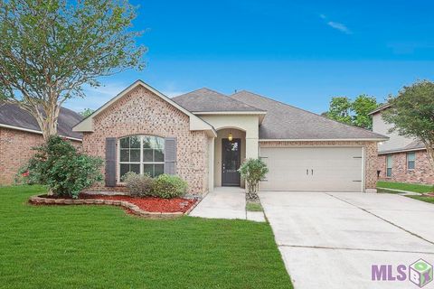 Photo of 10328 Montrachet Dr Dr, Baton Rouge, LA 70817 (MLS # BR2026007409)