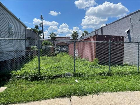 Photo of 2929 Josephine Street St, New Orleans, LA 70113 (MLS # NO2548892)