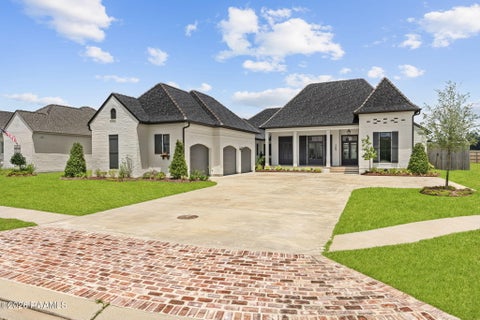 Photo of 109 Trailing Oaks DR, Youngsville, LA 70592 (MLS # 2600004795)