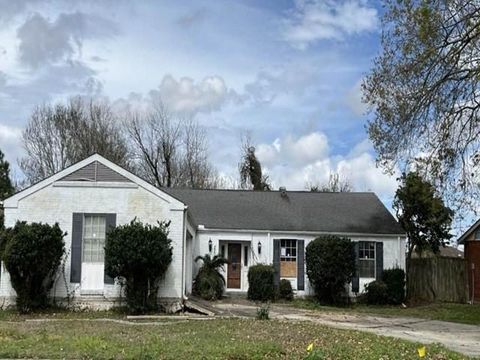 Photo of 2207 N Von Braun Court Ct, Harvey, LA 70058 (MLS # NO2547060)